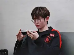 即时盘口选手爆冷获胜，专家预测失准