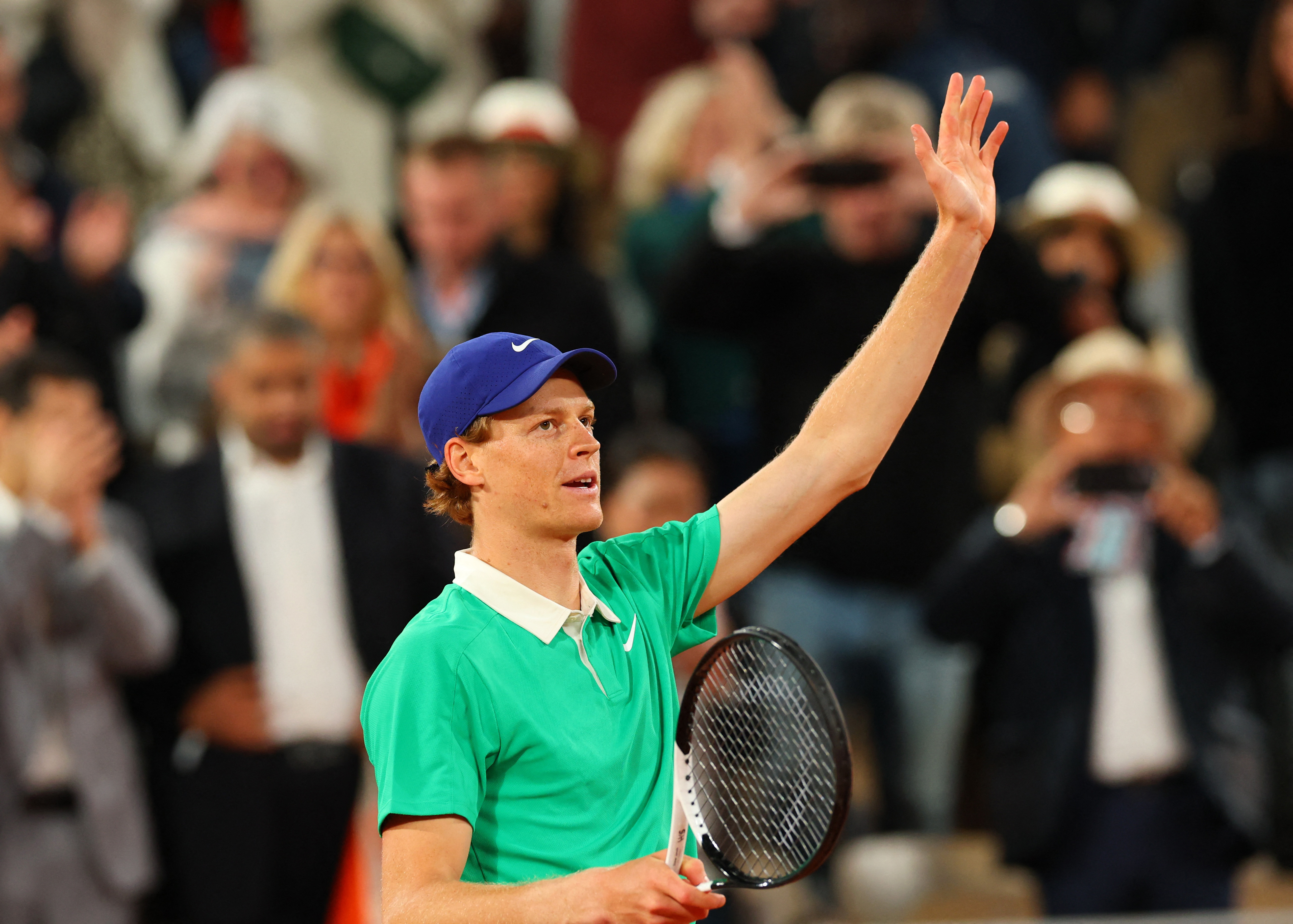 法网翻盘戴维斯杯，辛纳点燃赛场